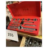 Threading set