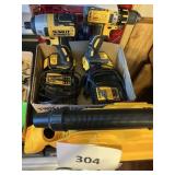 Dewalt vacuum-2- drills- chargers- batteries lot