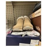 Skechers ladies fir boot size 8