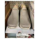 Skechers ladies lsip on size 10