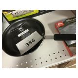Fry pan non-stick