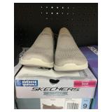 Skechers ladies slip on size 9