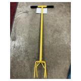 Garden soil tiller