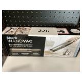 Shark wandvac