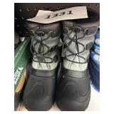 Kids snow boots size 4