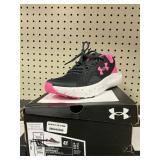Under Armour GGS surge 4 size 4Y