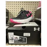 Under Armour GGS surge 4 size 4Y