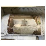 Thomasville king pillow 2 pack