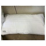 Thomasville king pillow 1 ct