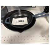 Cast iron skillet set of 2-has some paint off