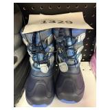 Kids snow boots size 9/10