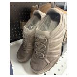 Skechers ladies slip on 5.5 -USED