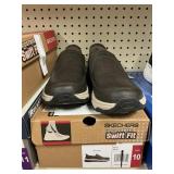 Skechers mens Izaiah size 10