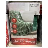 Oversized heated throw