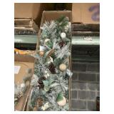 9ft decorated garland