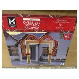 Pre-lit oversized archway 9.5ft tall