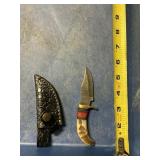 Fixed blade knife handmade Damascus steel