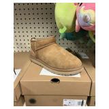 Ugg w/ classic ultra mini 8
