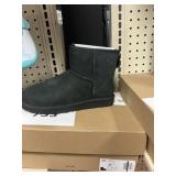 Ugg W/ classic mini II size 7