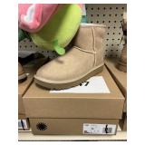 Ugg w/ classic mini II size 5