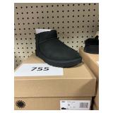 Ugg w/ classic ultra mini size 6