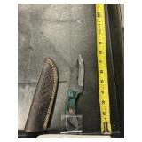 Fixed blade knife handmade Damascus steel