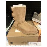Ugg W classic short II size 7