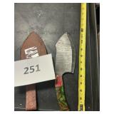 Fixed blade knife handmade Damascus steel