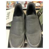Skechers mens slip on shoe- size 11-USED