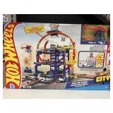 Hot Wheels mega loop garage