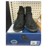 White Mt womens ankle boot size 9