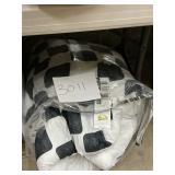 90inx90in Comforter black & white