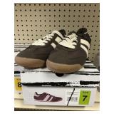 DV womens sneaker size 7