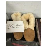 Minnetonka leather slippers 9