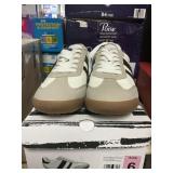 DV womens sneaker size 6