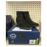 White Mt womens ankle boot size 7.5