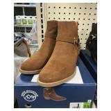 White Mt womens ankle boot size 7.5