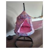 Cozy hanging pod -heart