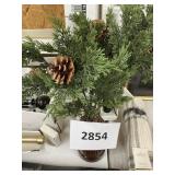 Hearth & Hand artifical arrangement 22in H