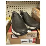 Skechers mens Izaiah size 10.5