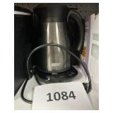 Dash electric kettle-NO box-USED ?