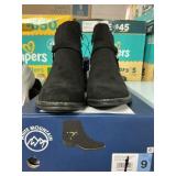 White Mt womens ankle boot size 9