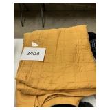 Pillowfort comforter 88inx88in