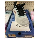 Skechers mens sneaker  size 9