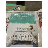 Pillowfort    F/Q comforter set