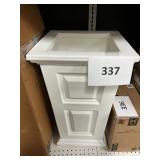 Mayne 24in White planter