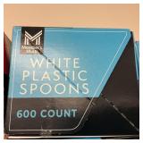 White plastic spoons 600ct