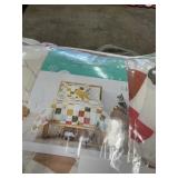 Pillowfort    twin comforter set