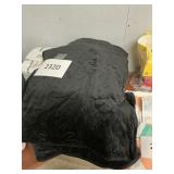 F/Q comforter & 2 sham set