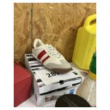 DV womens sneaker size 9